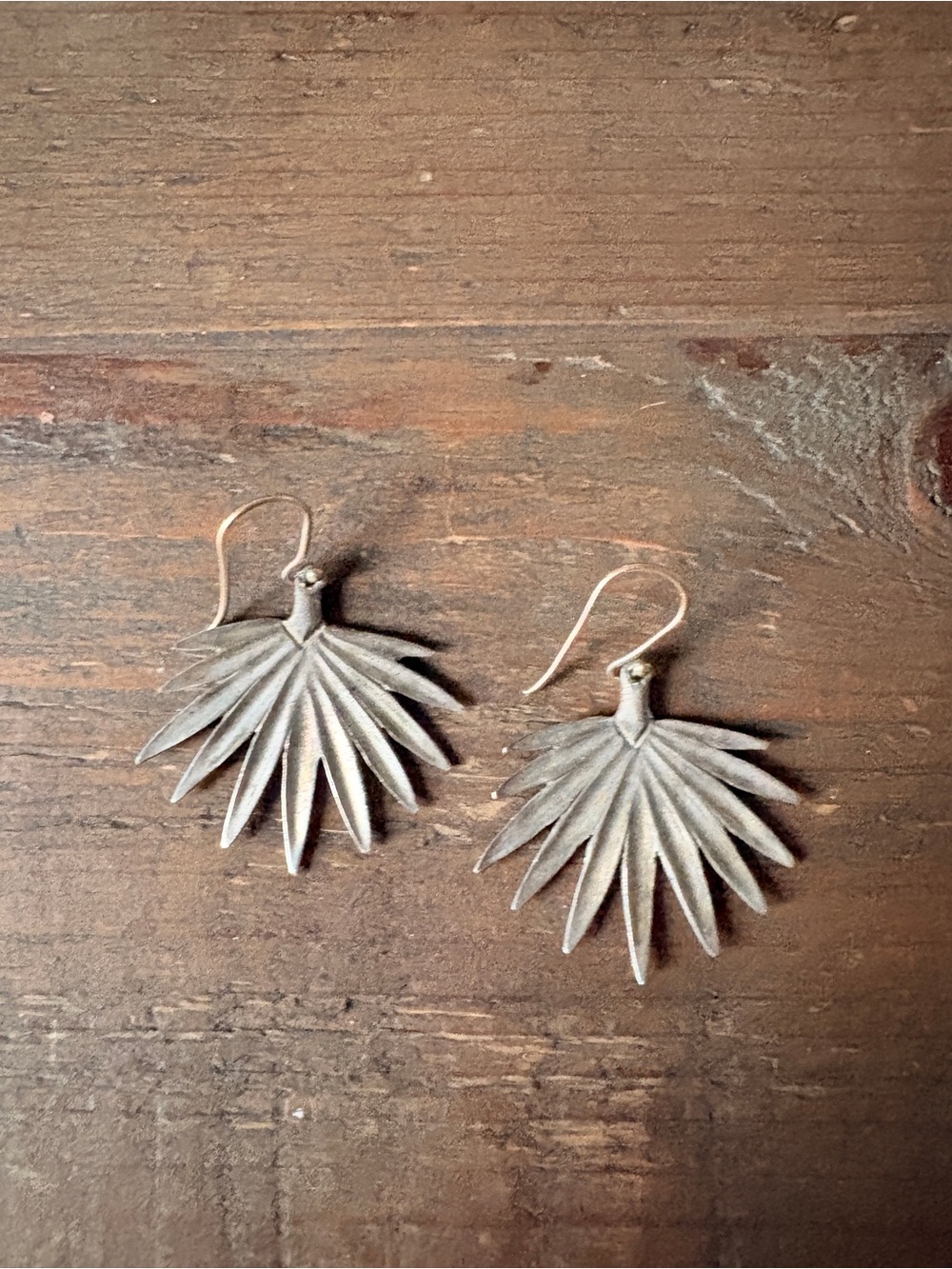 Annette Ferdinandsen fan palm earrings - Picture 3 of 4
